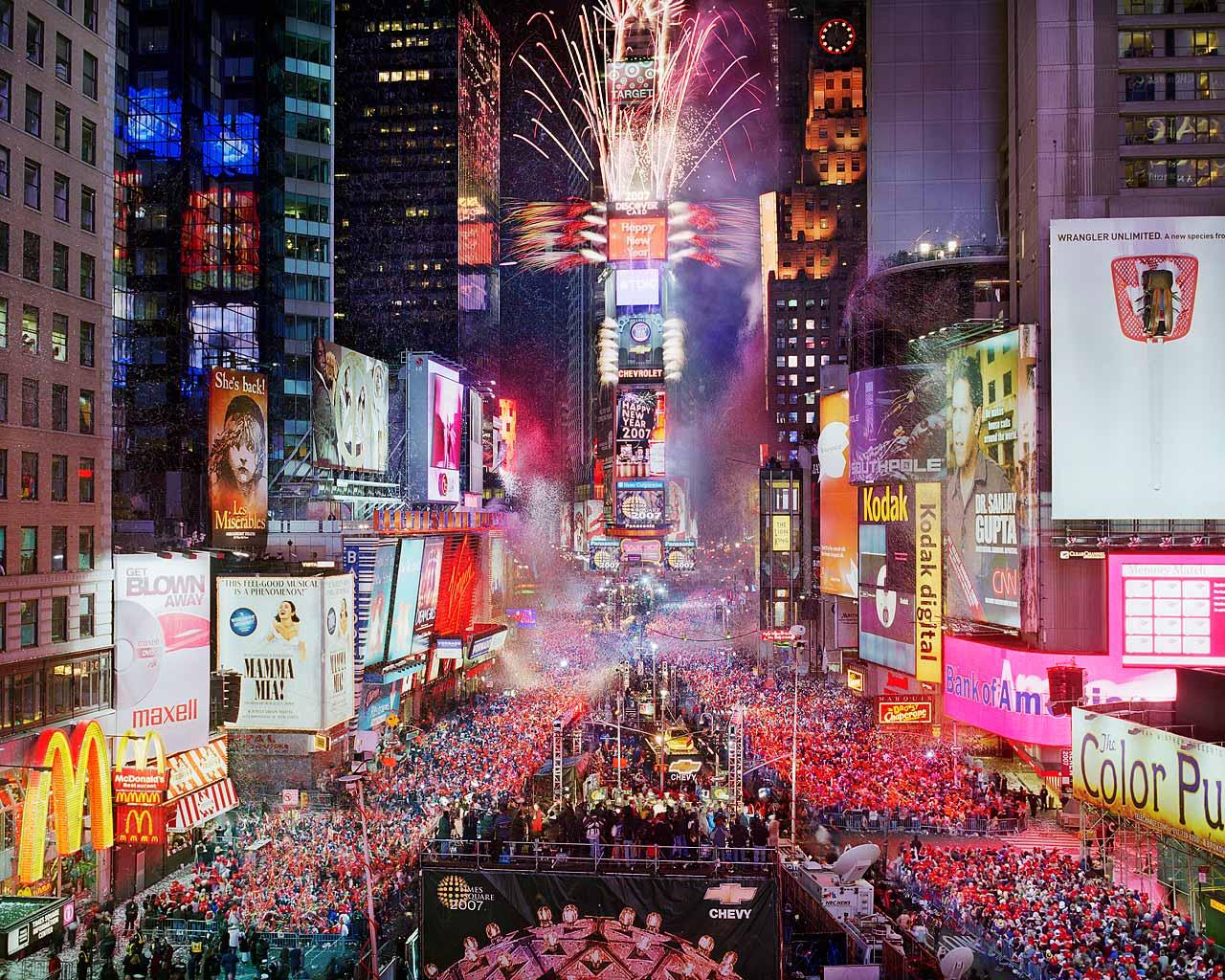 new-years-eve-photo-by-countdown-entertainment-llc_4388468_lrg