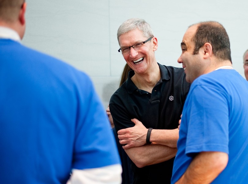 Cook at Palo Alto Apple Store (Getty Images)
