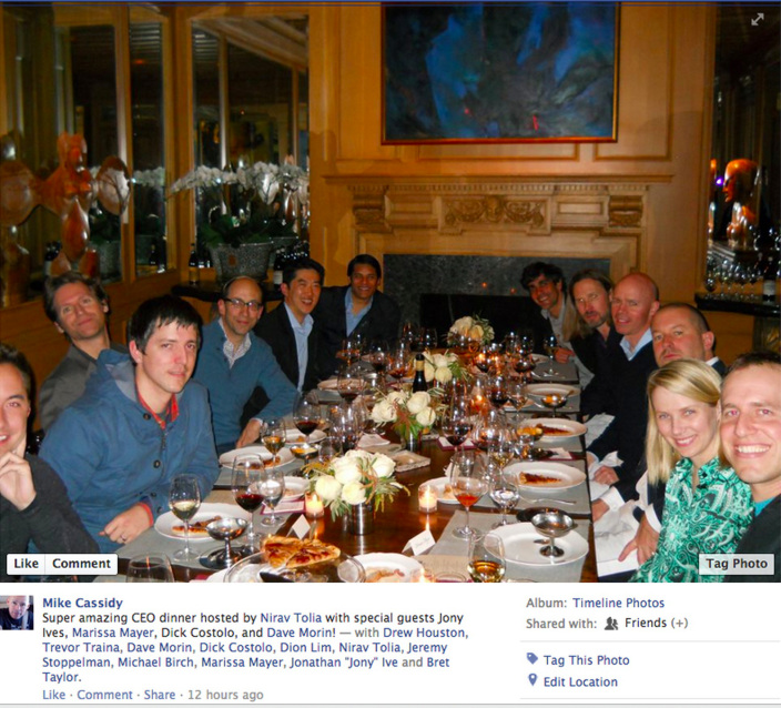 Jony Ive and Marissa Mayer eat pizza with other industry executives