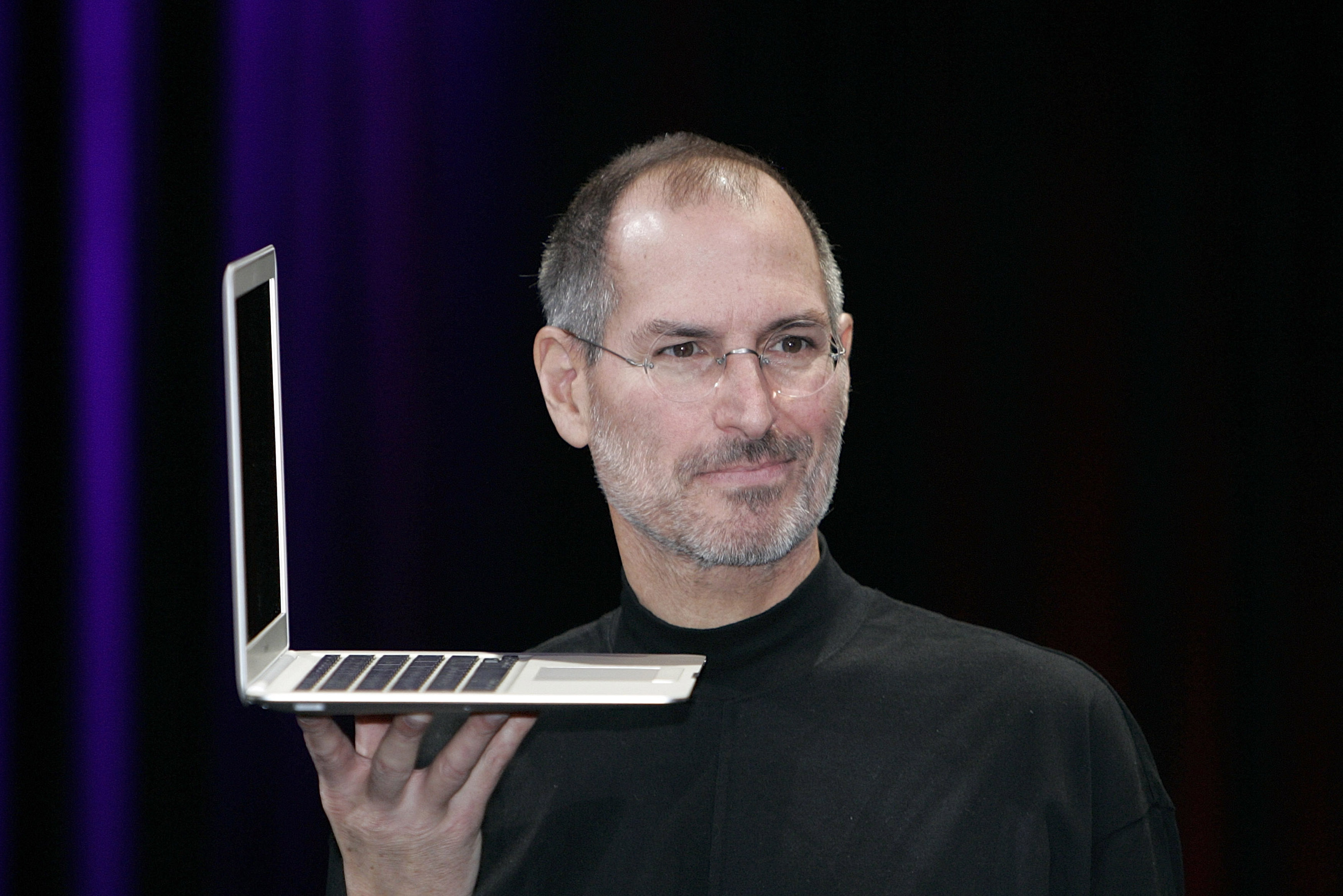 Jobs introducing MacBook Air at Macworld 2008