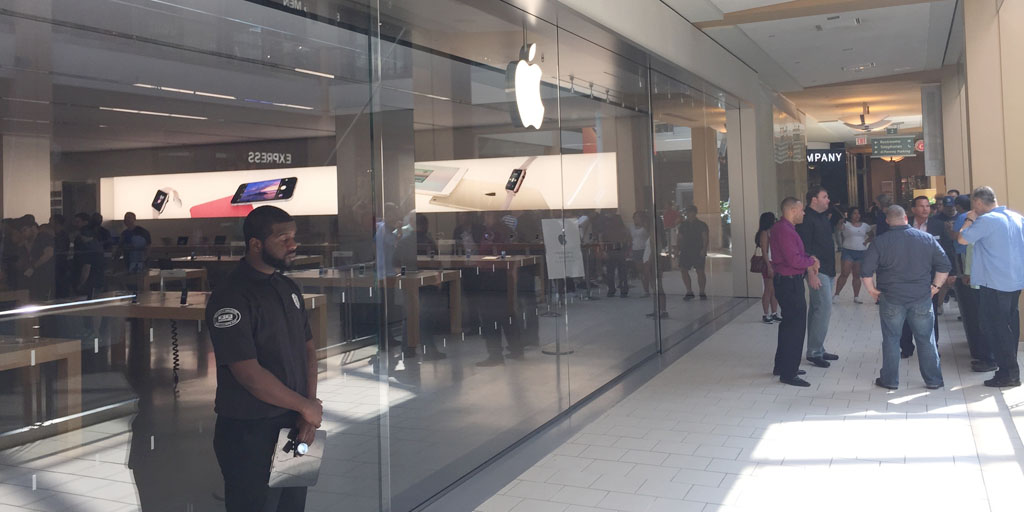 Apple-Store-Queens-Opening-1-2
