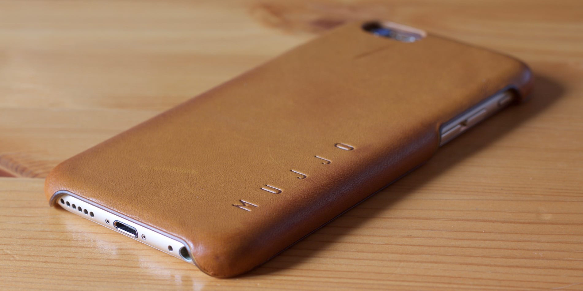 Mujjo Leather Case in Tan for iPhone 6 Featured Image