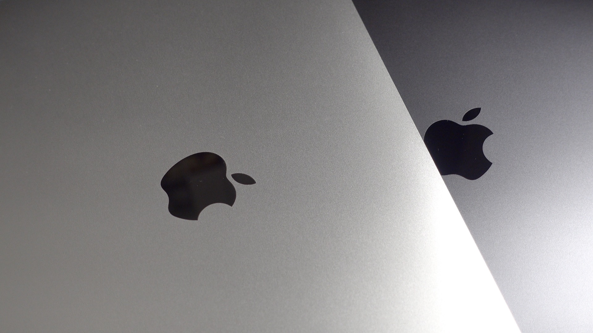 macbook-pro-inset-apple-logo