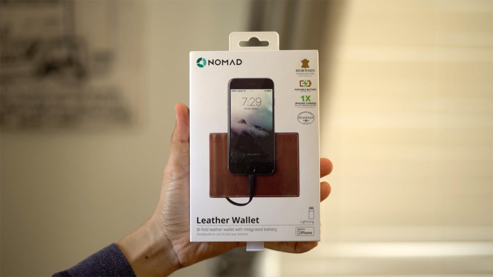 nomad-leather-wallet-integrated-battery-mfi-lightning-hands-on