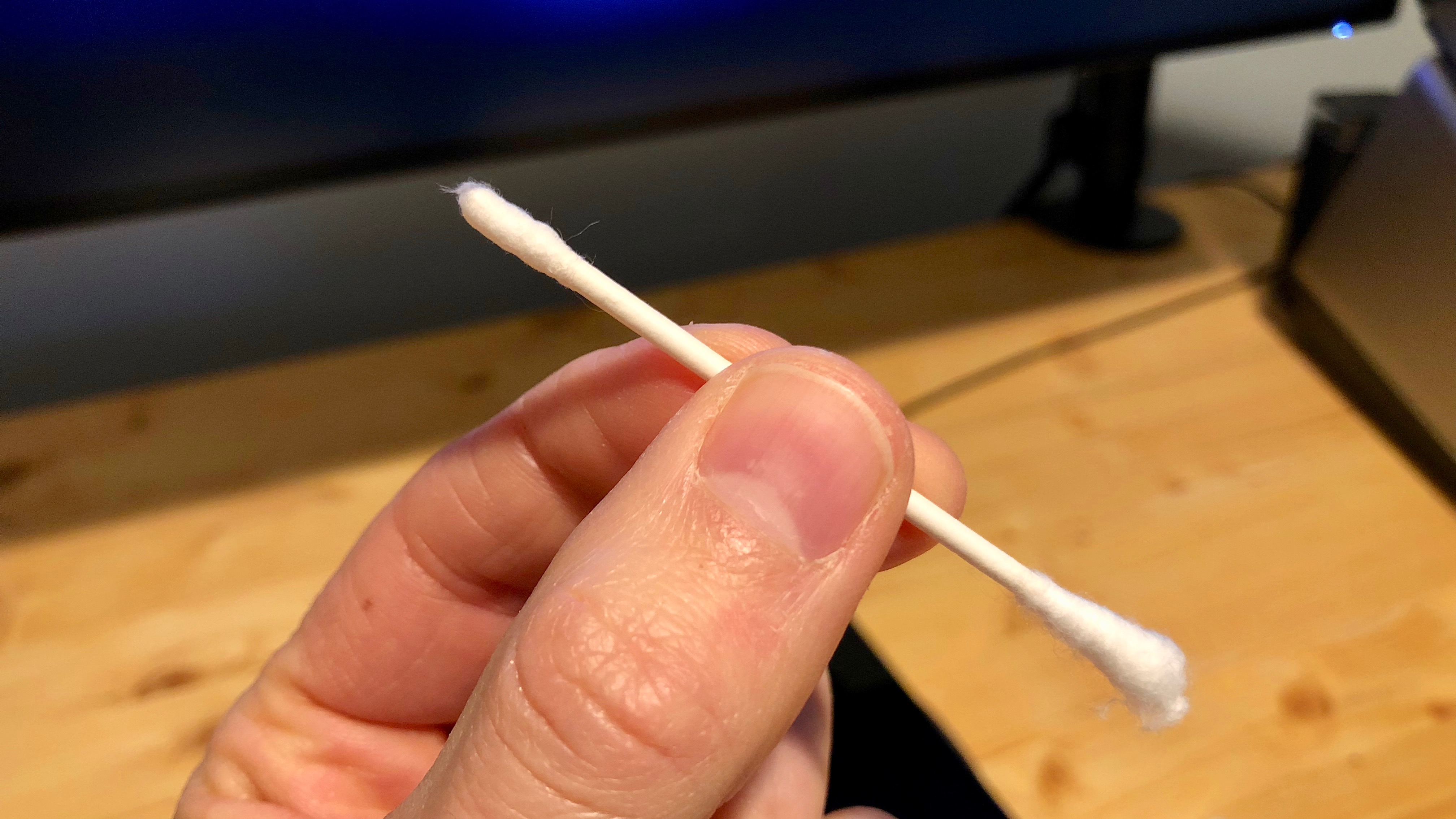 How to clean AirPods - modified Q tip