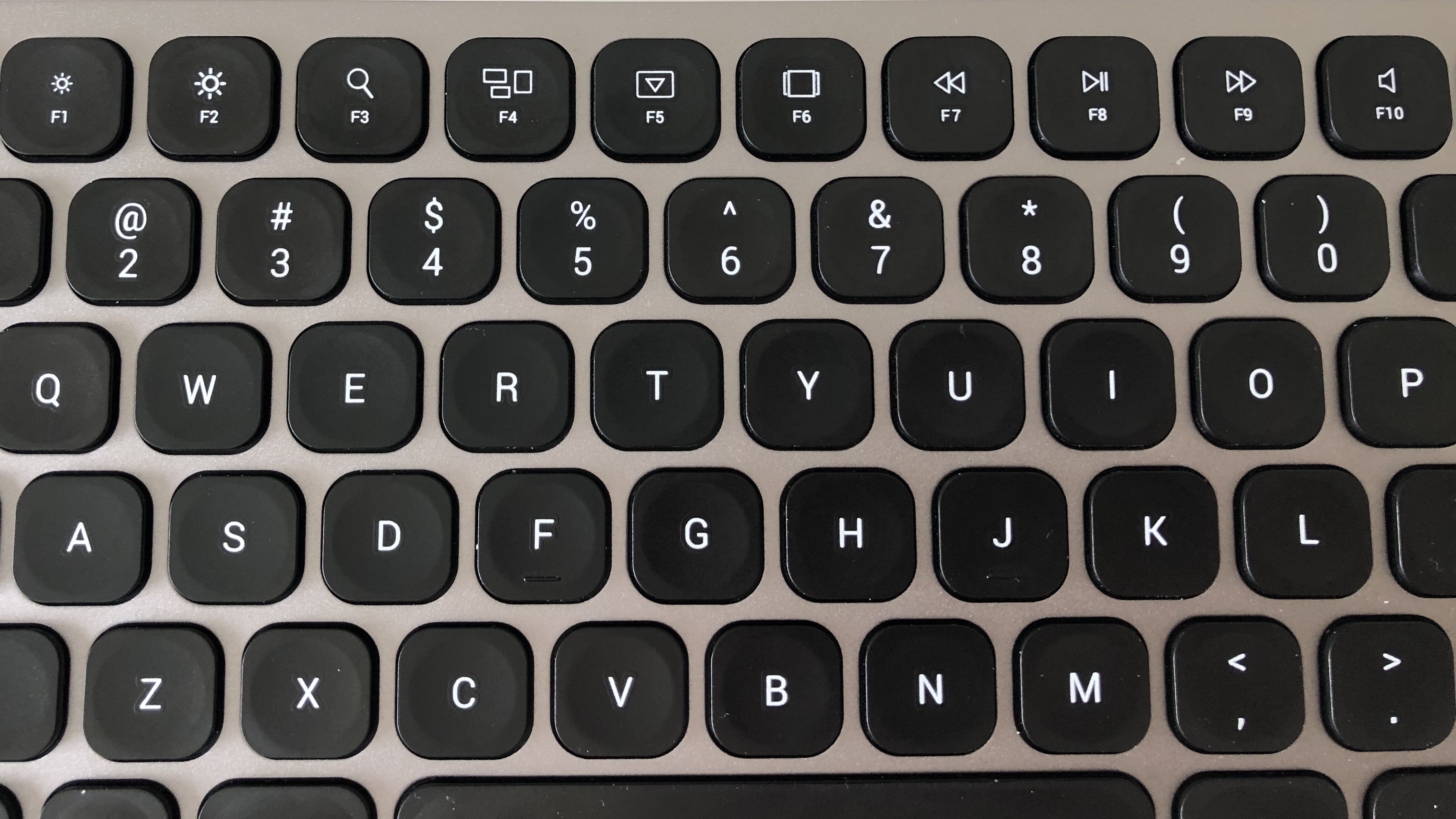 Satechi space gray Mac keyboard
