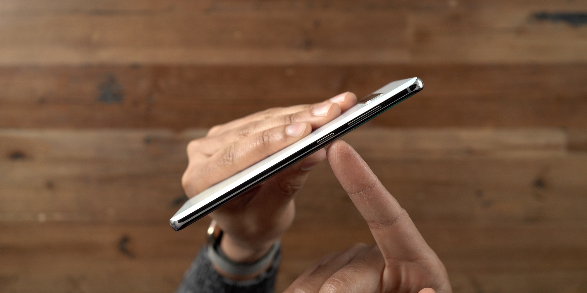 Galaxy S10+ vs iPhone Customizable Bixby Button