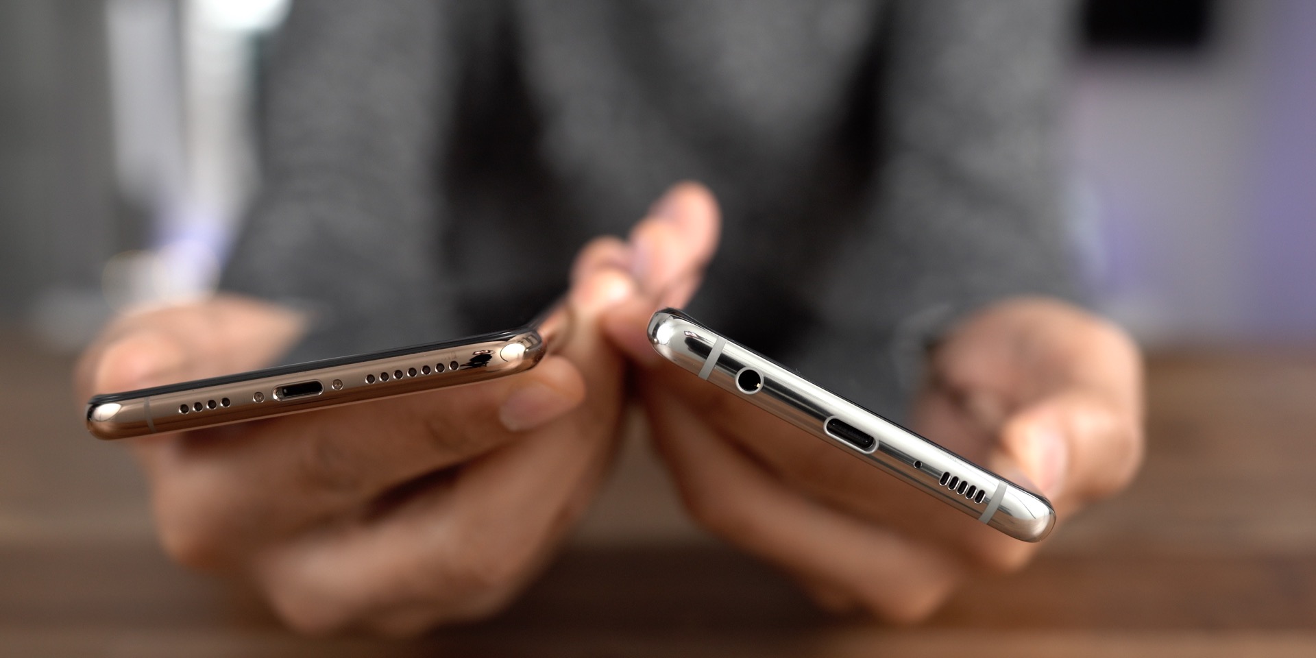 Galaxy S10+ vs iPhone Headphone Jack