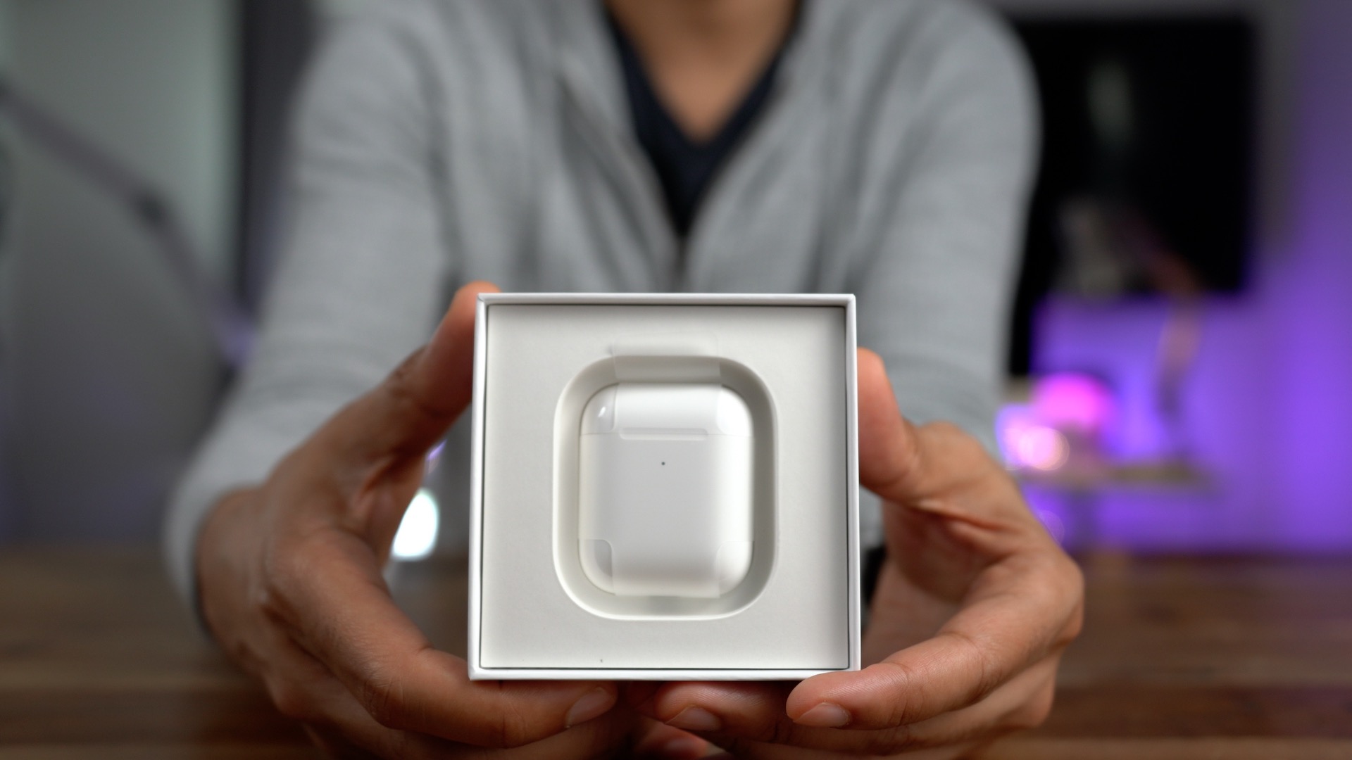 Wireless Charging Case for AirPods Unboxing