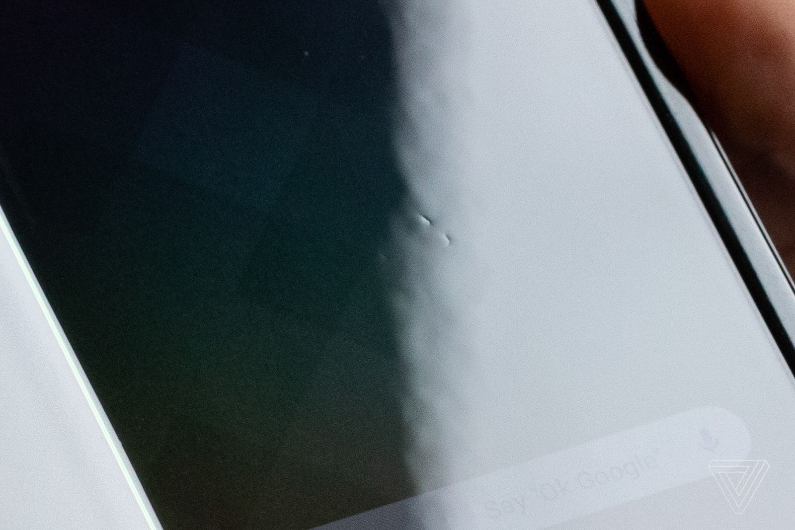 iPhone envy Galaxy Fold display durability