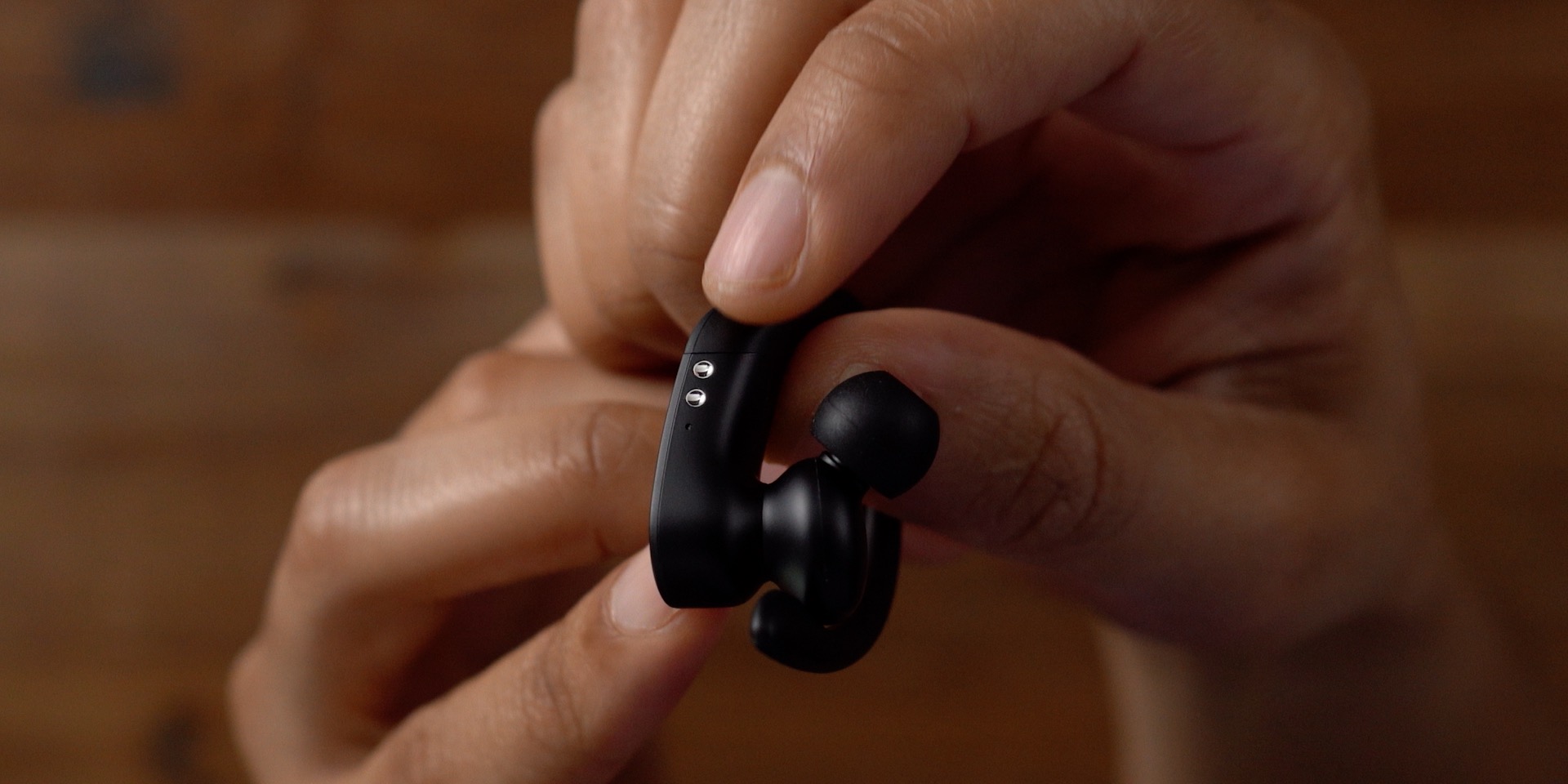 Powerbeats Pro Earbuds Charging Contacts