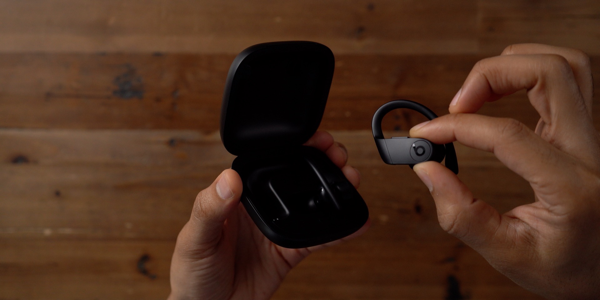 Powerbeats Pro Removing Earbuds