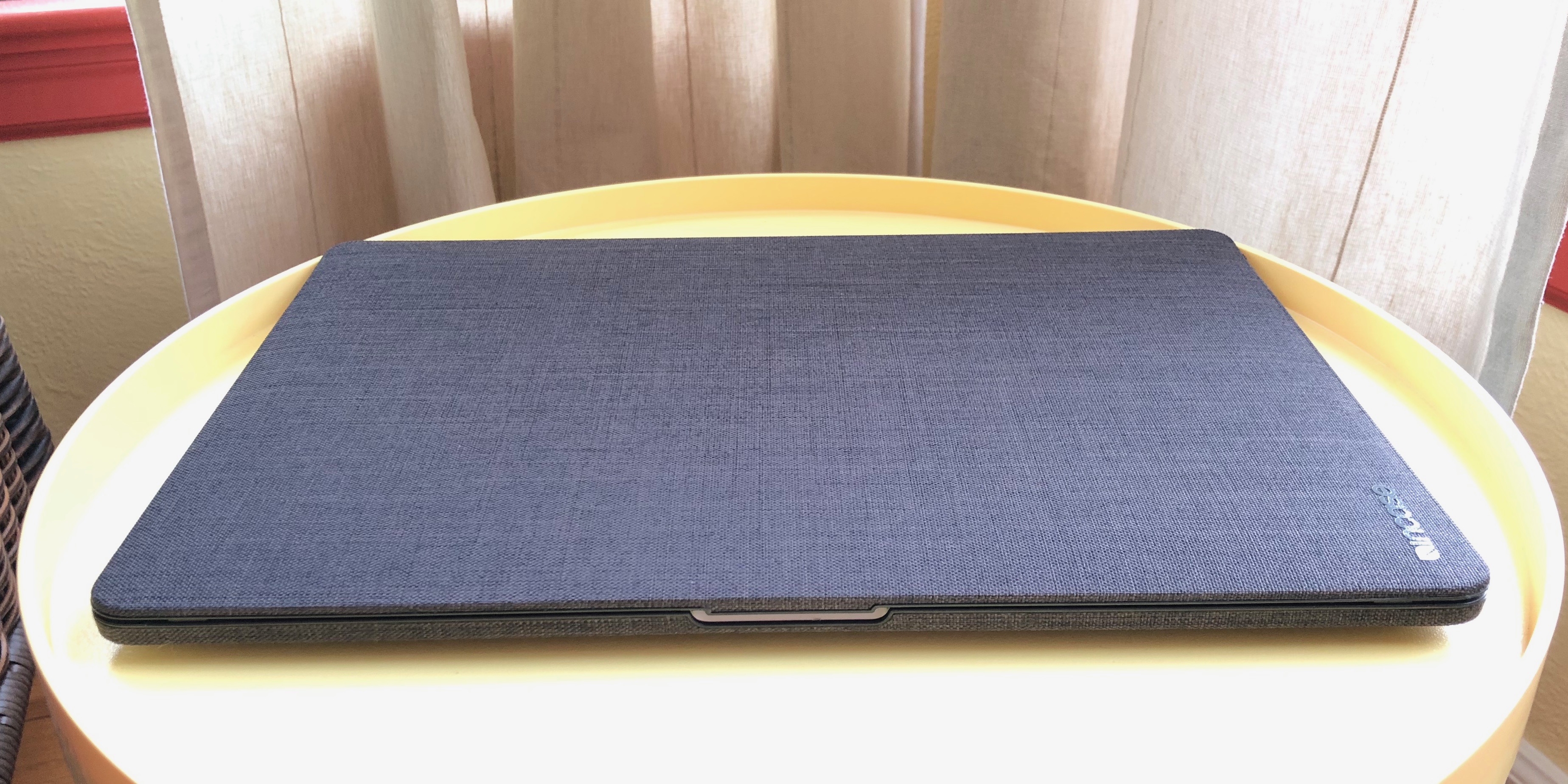 Incase Textured Hardshell MacBook Pro Graphite