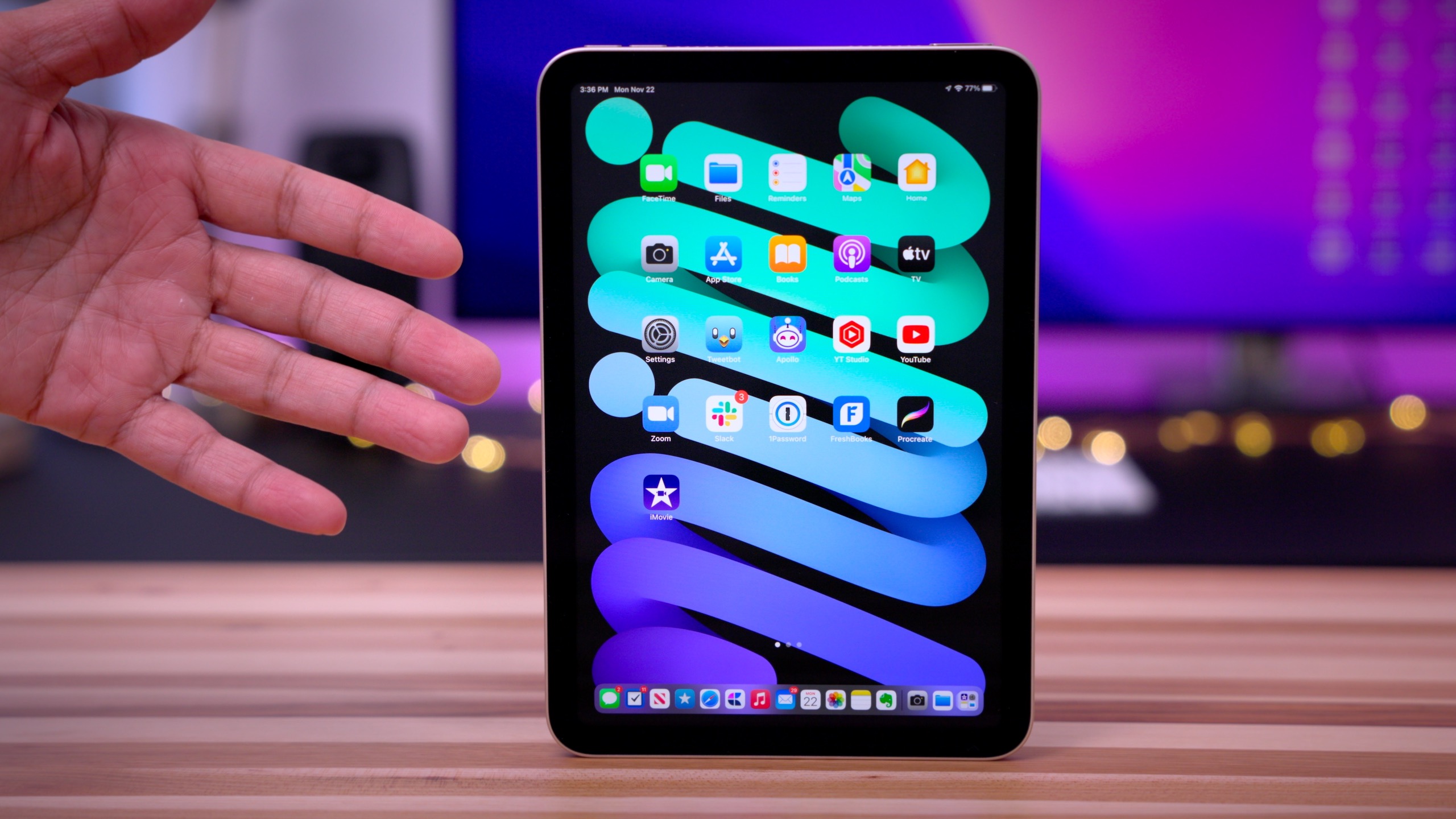 iPad mini 6 owners experiencing charging issues after iPadOS 15.5 update.