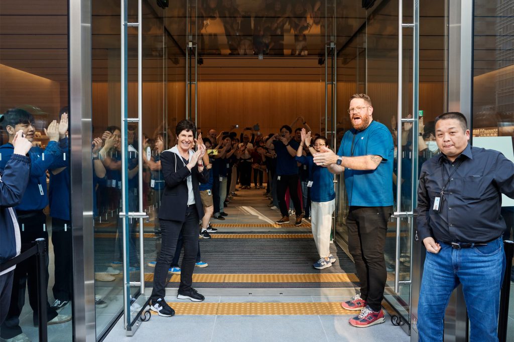 Apple opens new store in South Korea's Gangnam District with unique glass facade