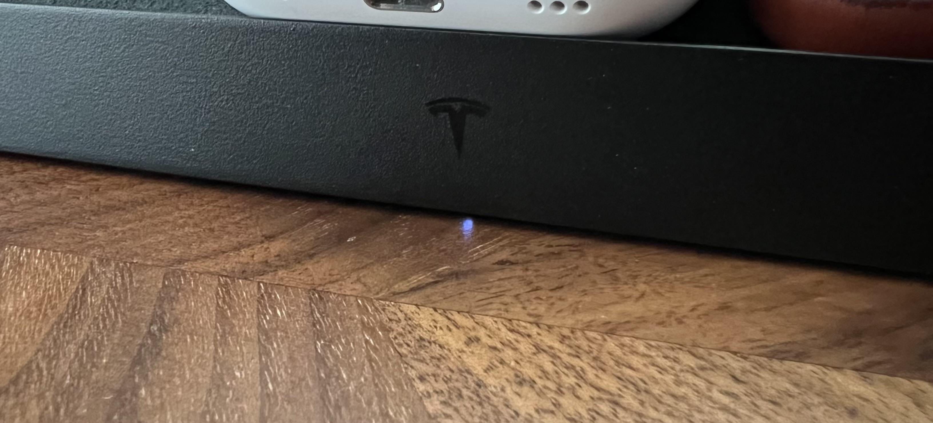 Tesla Wireless Charging Platform LED indicator