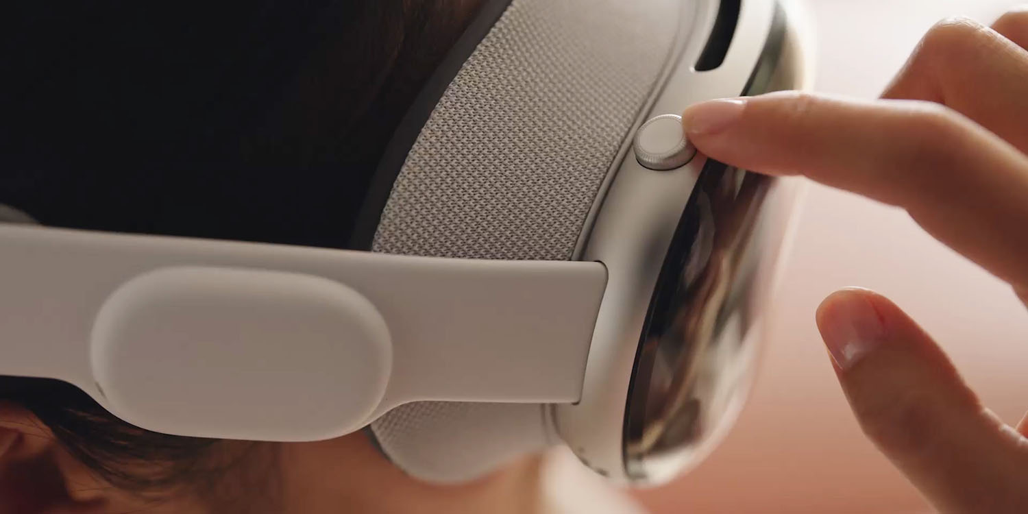 Future Vision Pro headset could automatically adjust | Close-up of existing model