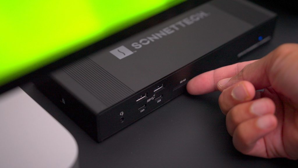 Sonnet Super Dock pointing to SD 4.0 slot