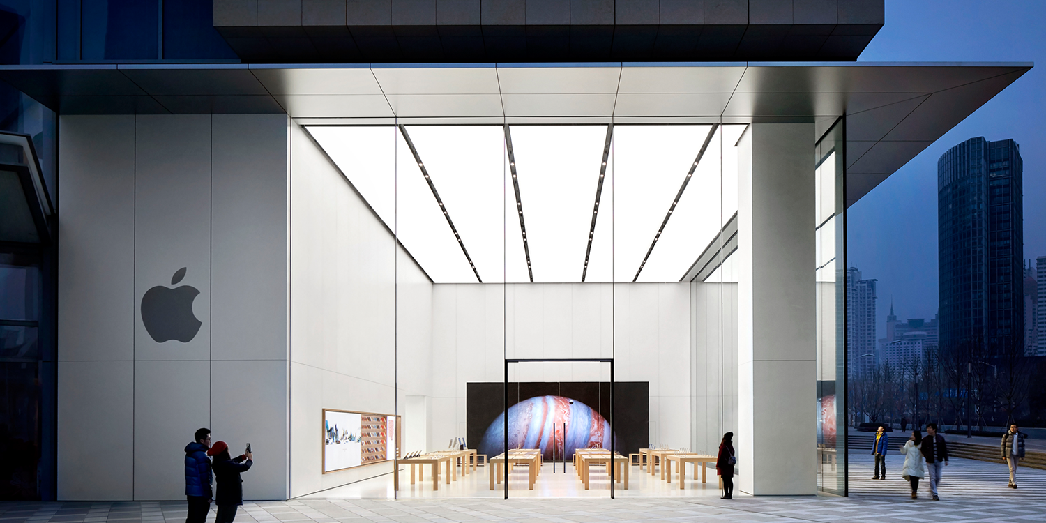 Apple complies with Chinese app law | Apple Store in China