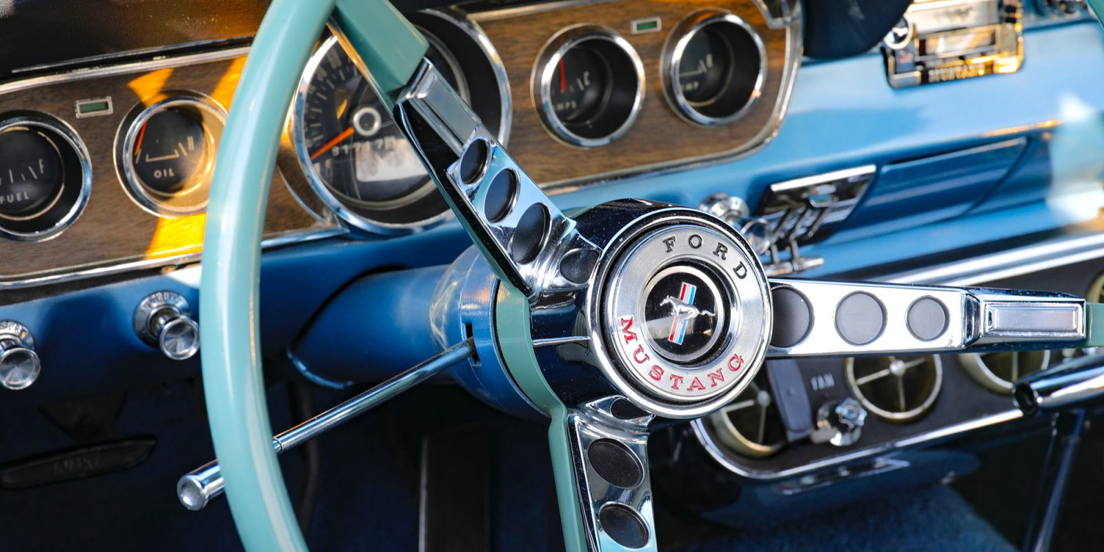 App Store anti-steering ban | Steering wheel of Ford Mustang