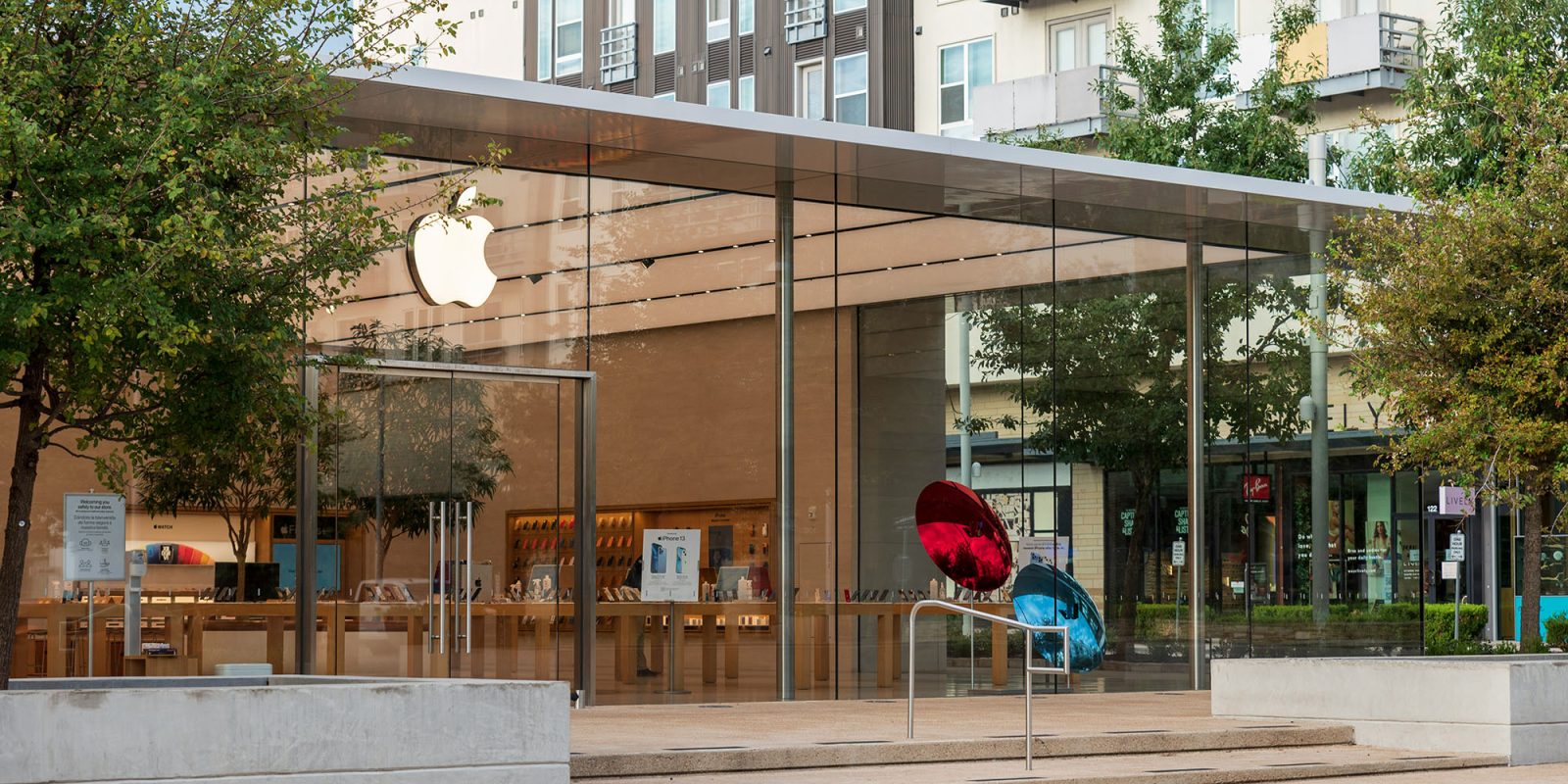 Another iPhone record set | Apple Store frontage